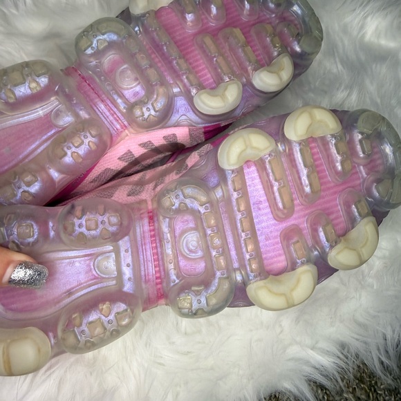 Pink Nike Women’s Vapormax Shoes - Picture 5 of 10